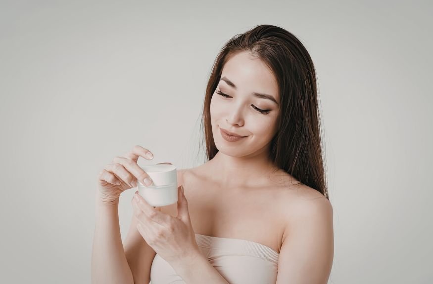 Skincare Sudah Jalan, Tapi Tiba-Tiba Berubah Warna? Ini yang Sering Terlewat